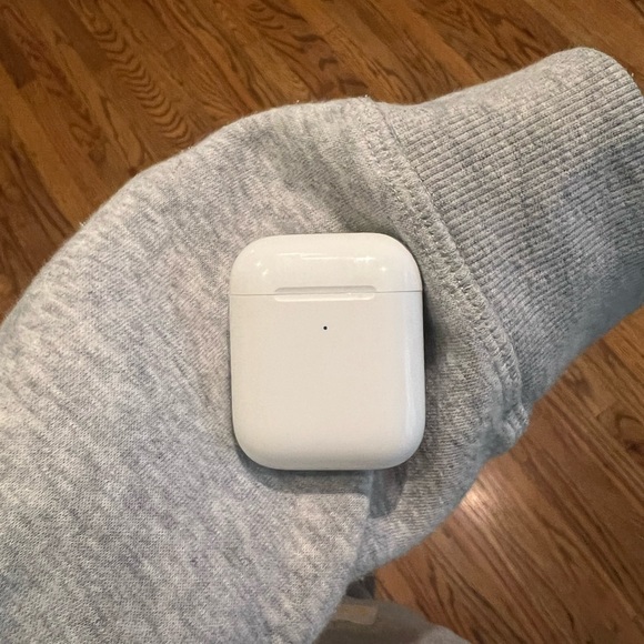 Airpods (2nd generation)